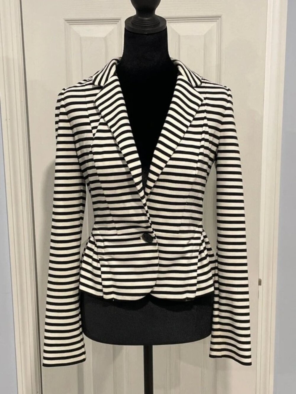 ELLE Women’s Black White Striped Knit Blazer XS